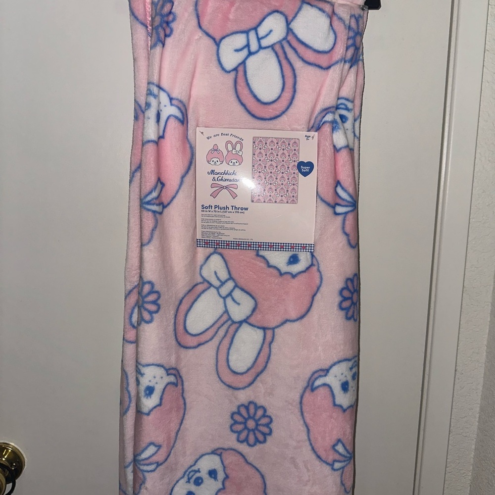 Munchkin Adorable Pink and Blue Plush Blanket